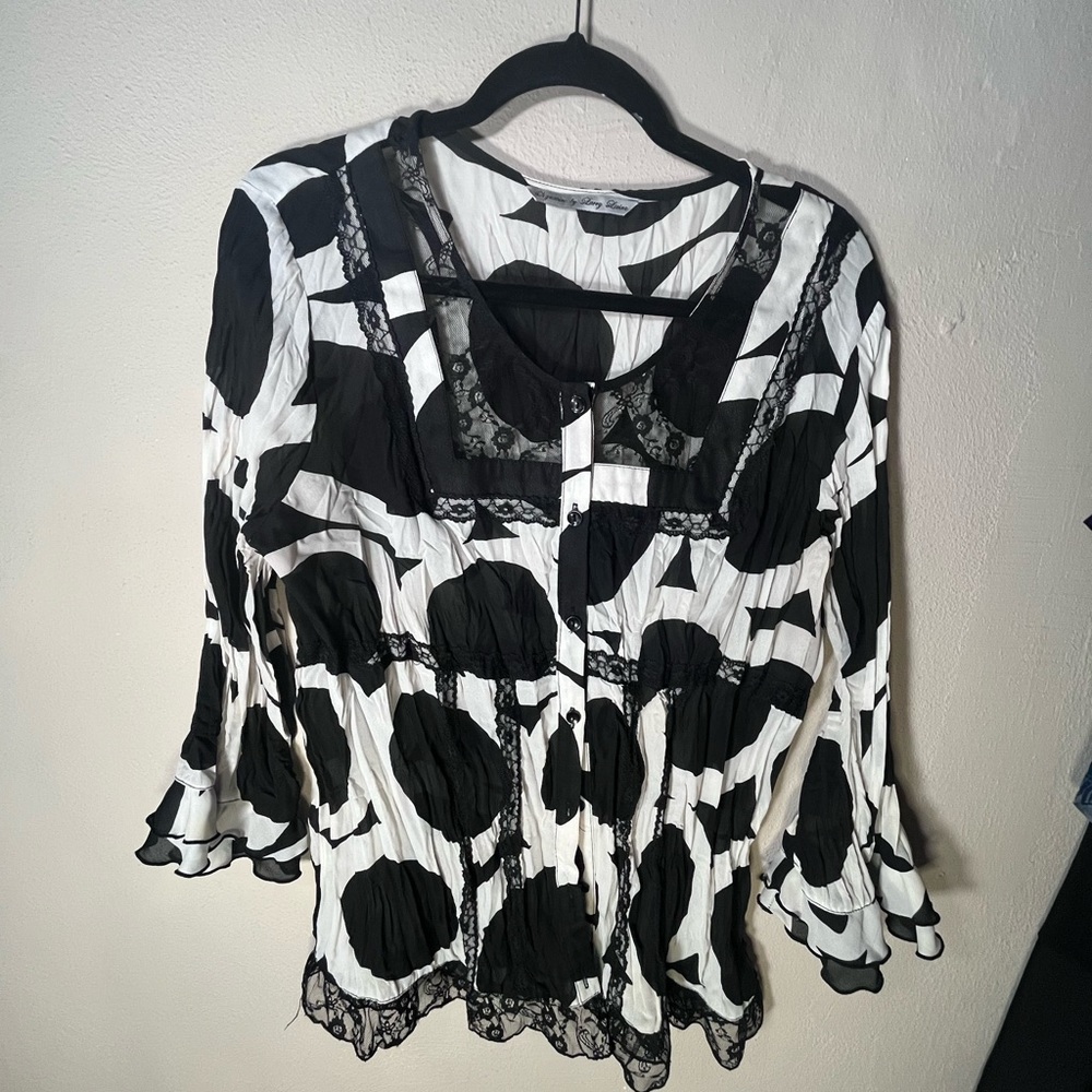 Signature by Larry Levine XL Black+Wh Semi Sheer long sleeve With Ruffled Cuffs